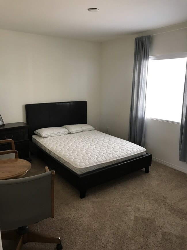 Building Photo - Private large 4 bed NextGen, with double living rooms, kitchens and laundries.