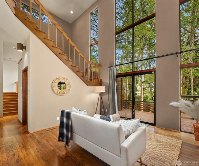 Building Photo - 3bd/2.25ba Edmonds House