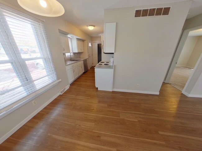 Building Photo - 1224 Richmond St