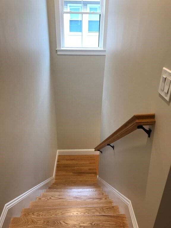 Building Photo - 33 Melbourne Ave