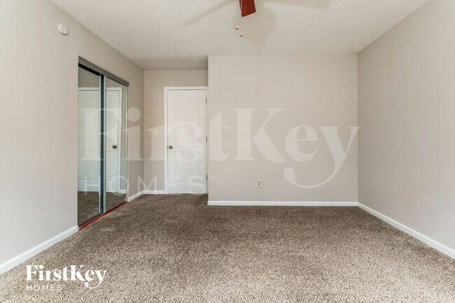 Building Photo - 2324 Sussex Court