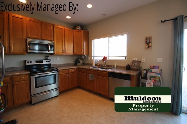 Building Photo - Beautiful 3 bedroom home that includes a f...