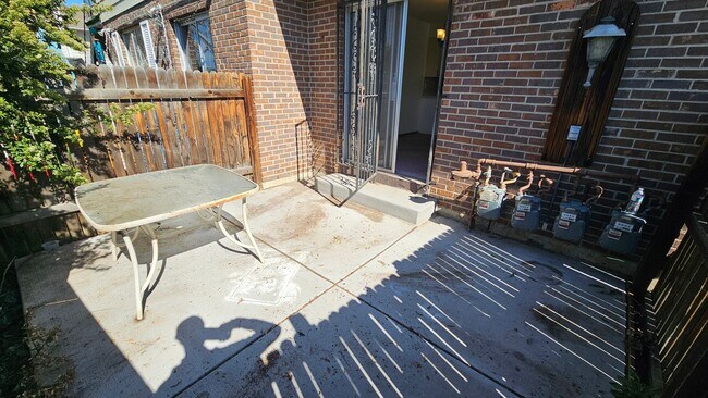 Building Photo - Condo with Garage, Private Patio & Unfinished Basement