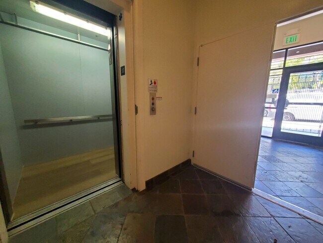 Building Photo - 805 Rutland-