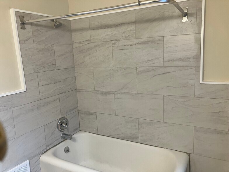 Bath - New Tile & Floor - 1511 Spring Ave