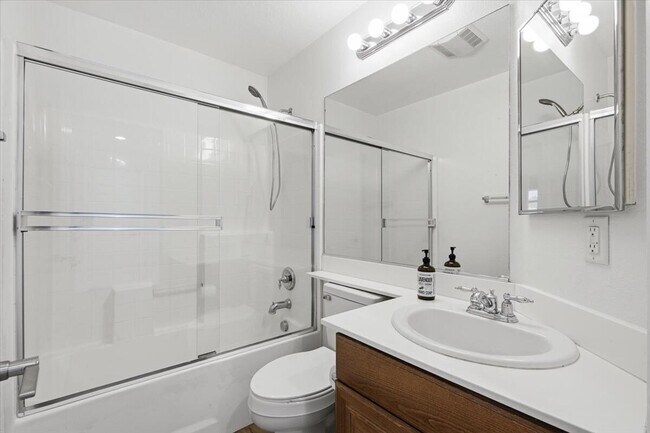 Building Photo - 37559 Durwent Dr