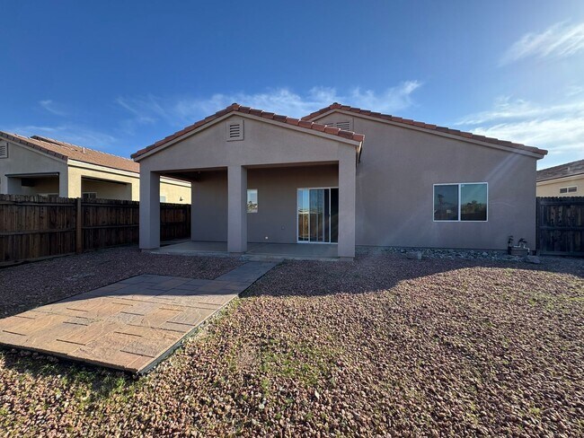 Building Photo - 3BR,2BS Custom home w/3 Car-Boat Deep Garage-Target shopping area