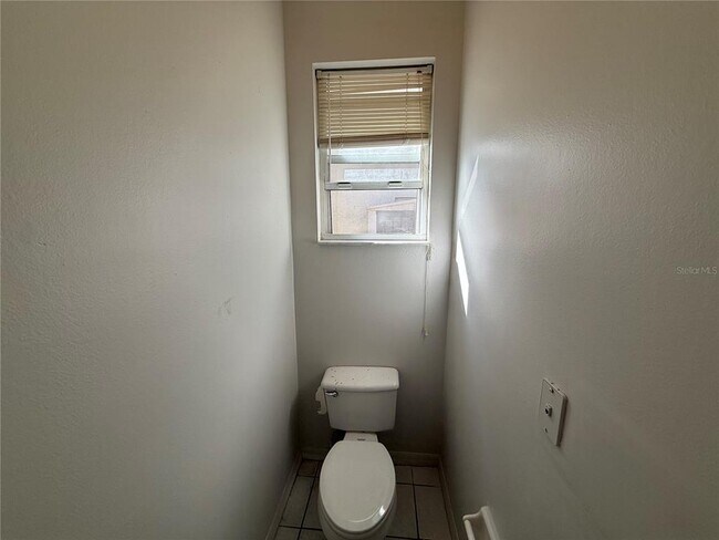 Building Photo - 1976 Willow Wood Dr