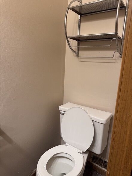 Building Photo - 700 N Adelaide St