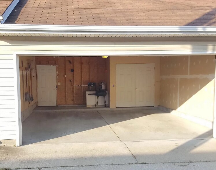 2 car garage with ample storage. - 4109 Westminster Pl
