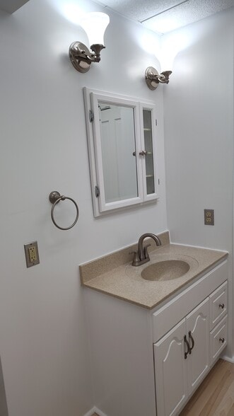 Primary Photo - 759 Park Ave