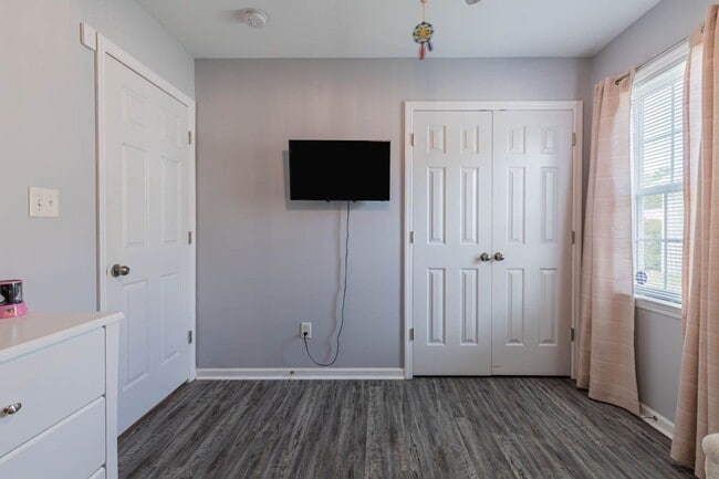 Building Photo - 4006 W T Whitehead Dr