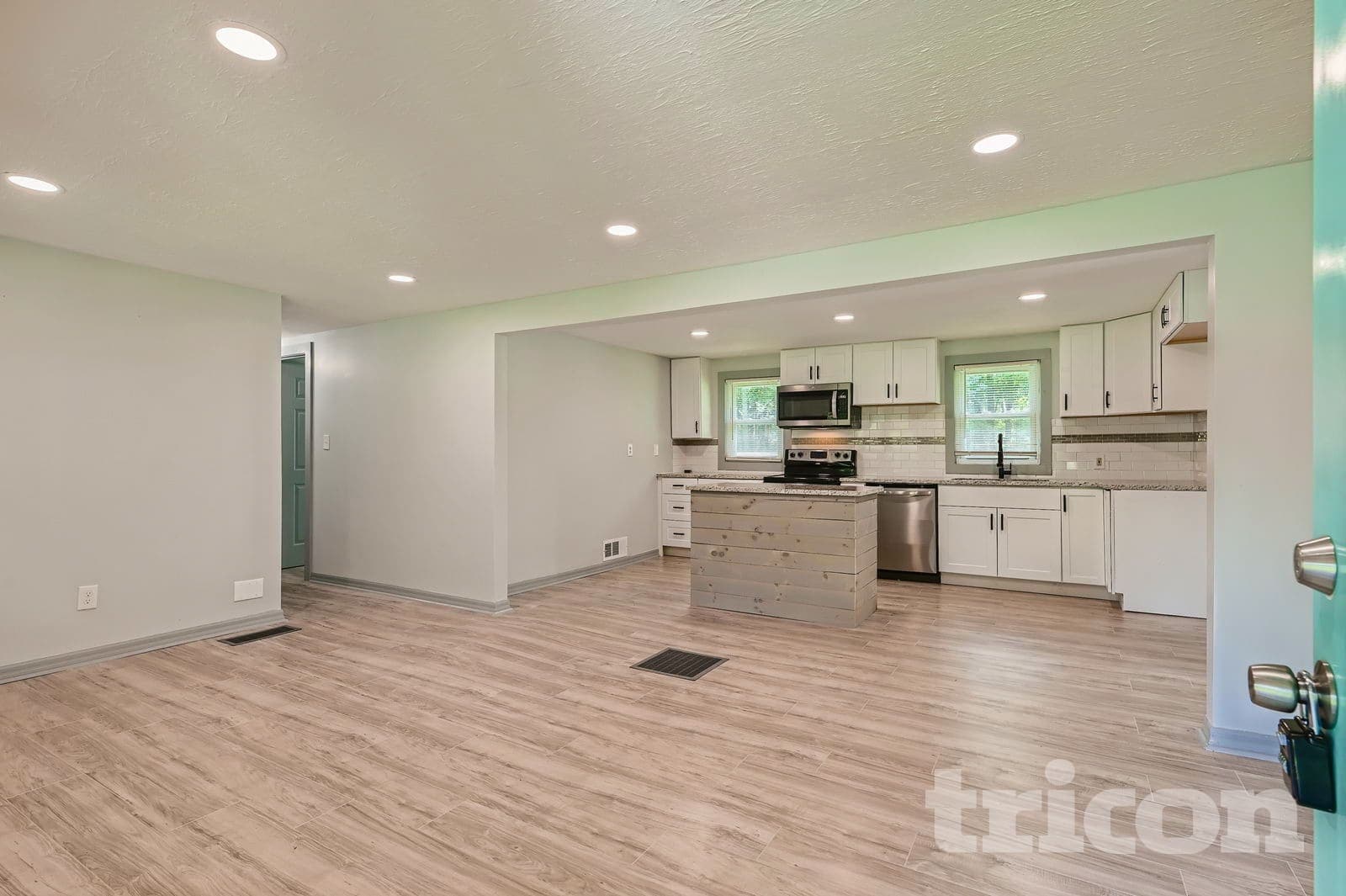 Building Photo - 11 Swan Dr