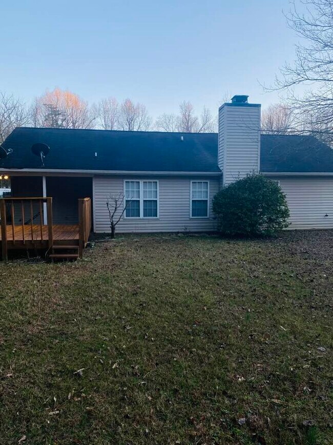 Building Photo - 117 Fraizer Creek Rd