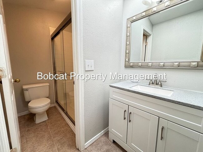 Building Photo - 2319 Blue Haven Ln