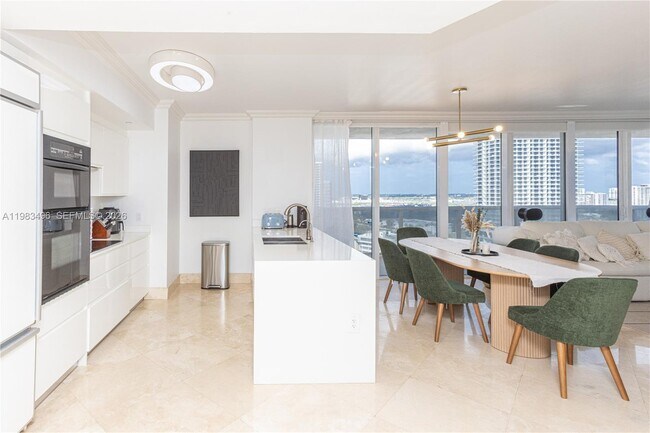 Building Photo - 1830 S Ocean Dr