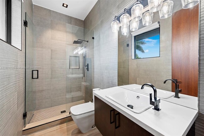 Building Photo - 461 Poinciana Dr
