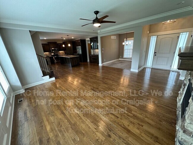 Building Photo - 8608 W 165th St