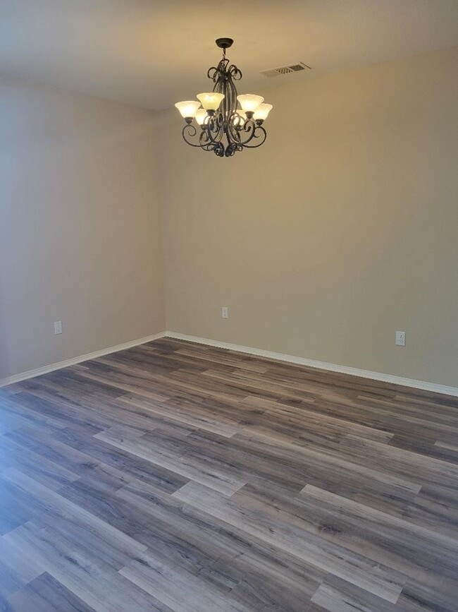 Building Photo - BEAUTIFUL SPACIOUS TOWNHOUSE IN GREAT LOCATION