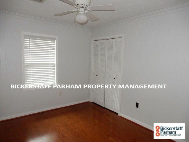 Building Photo - 4 Bedroom 2 Bath Located Off Of Double Chu...
