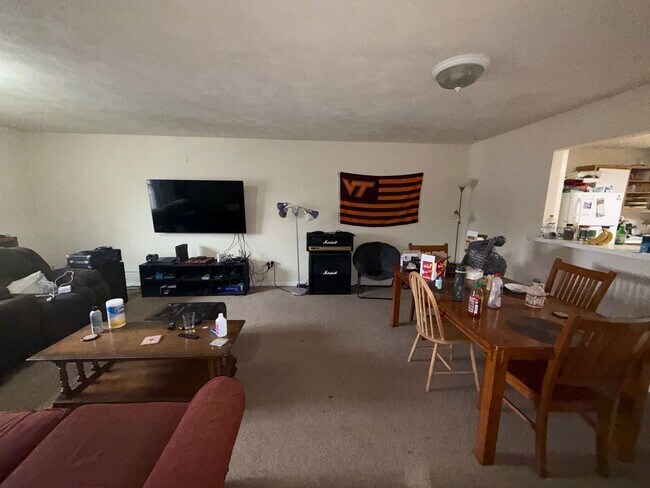 Building Photo - Spacious 4BR Townhome in Pheasant Run – Minutes to Virginia Tech