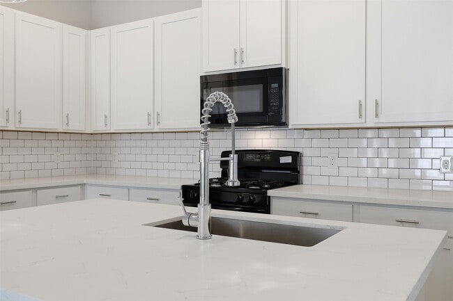 Building Photo - 9912 A Clark Rd