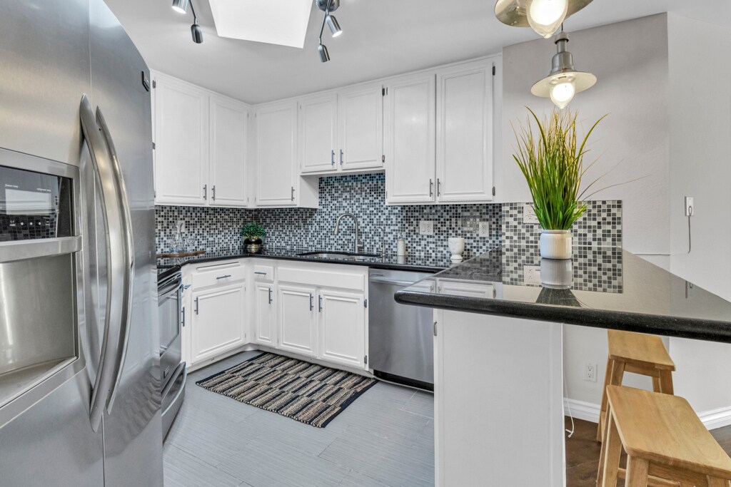 Building Photo - 4499 Via Marisol Via