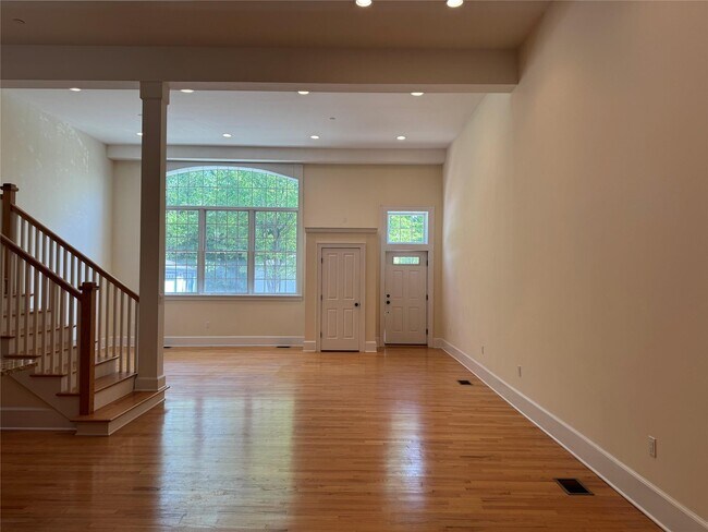 Building Photo - 6 Bennett Common Way