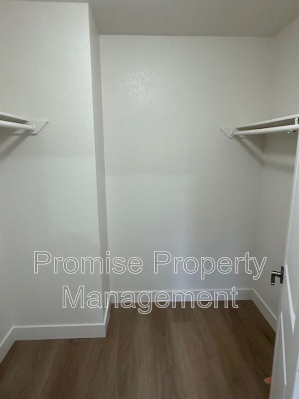 Building Photo - 1737 Bayview Heights Dr