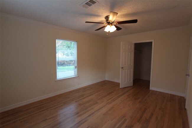 Building Photo - 6506 Sivley St