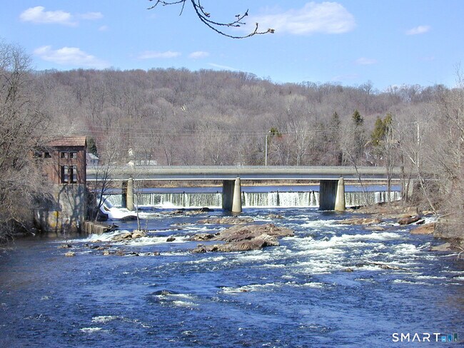 Building Photo - 59 Bridge St