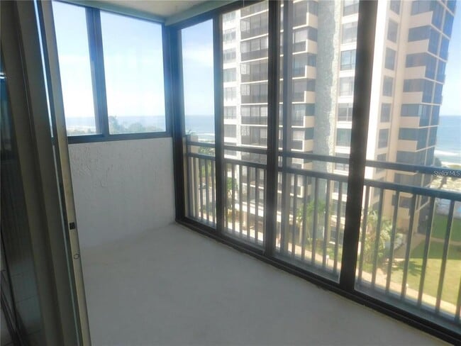 Building Photo - 627 Alhambra Rd