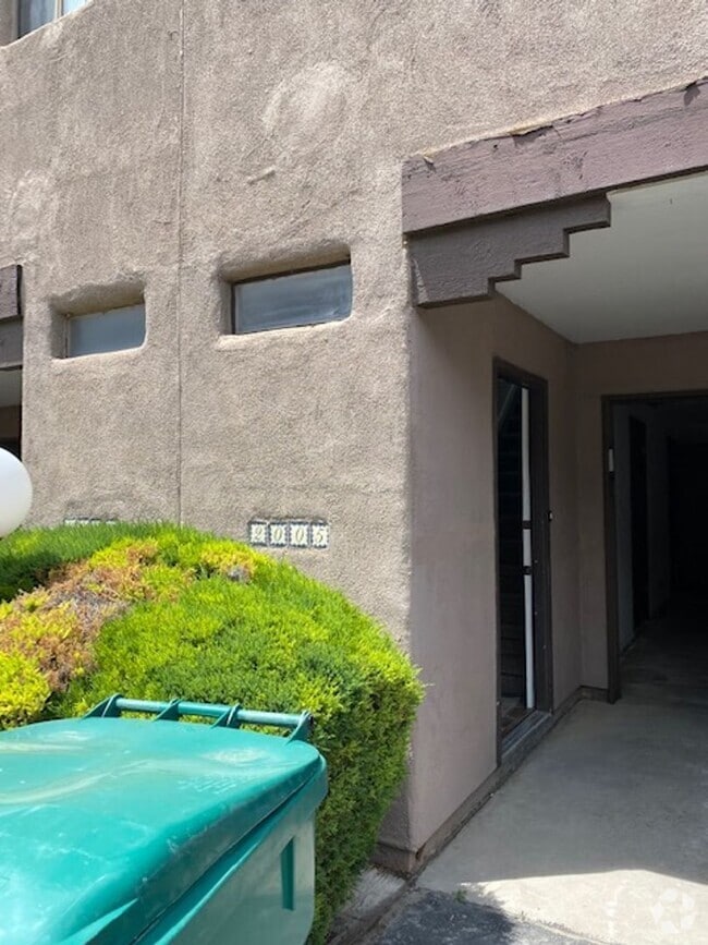 Building Photo - ALL PROSPECTIVE TENANTS MUST SUBMIT A $58 ...