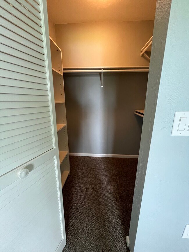 Building Photo - Kings Colony 2 / 2 bath with Florida room!