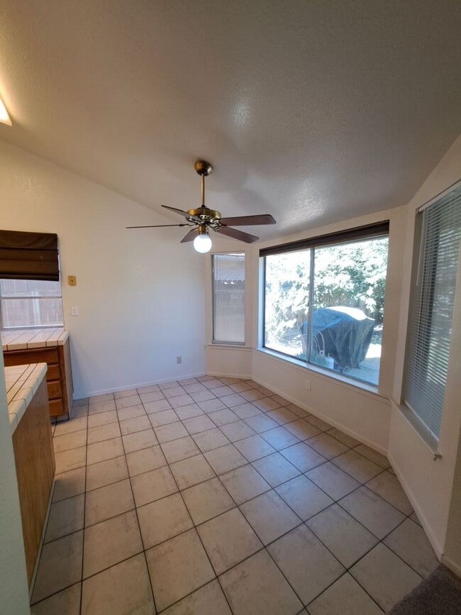 Building Photo - Single Level 3 Bedroom Home Ready to Move in!