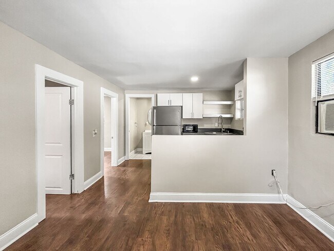 Building Photo - 1515 E 31st Ave