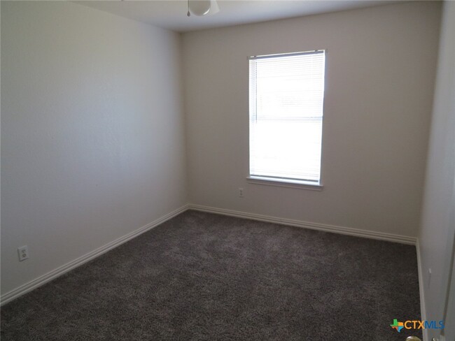 Building Photo - 1602 Benttree Dr