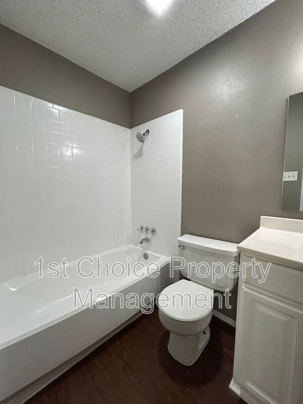 Building Photo - 625 Edwards Dr