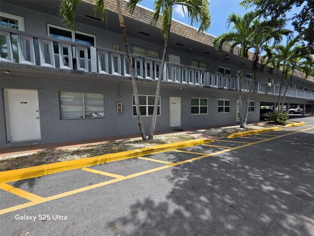 Building Photo - 4732 SW 33rd Ave