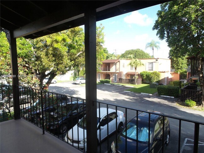 Building Photo - 10794 N Kendall Dr