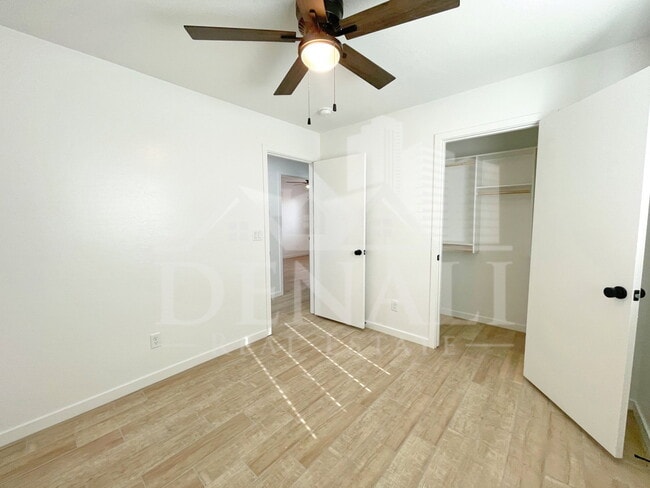 Building Photo - 733 S 96th Pl
