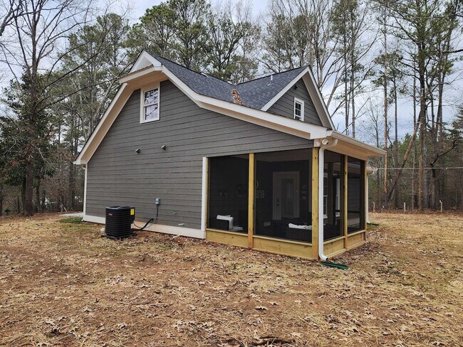 Building Photo - 40 Luther Knight Rd SE