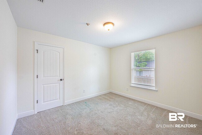 Building Photo - 118 Michael Loop