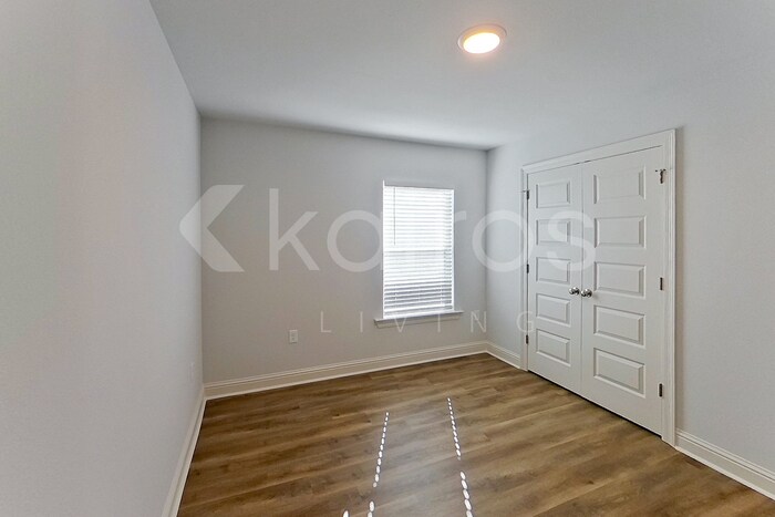 Building Photo - 8041 Hendrick Dr