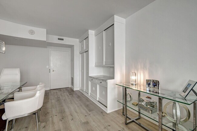 Building Photo - 2840 S Ocean Blvd