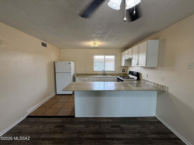 Building Photo - 2151 S Winstel Ave