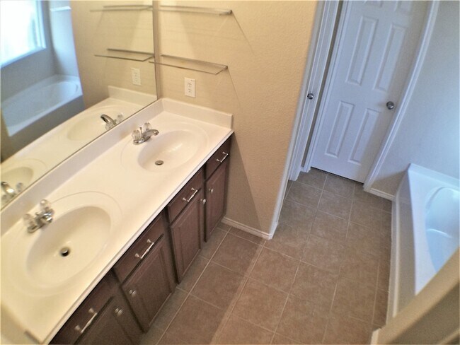 Building Photo - 5204 Pebble Beach Tr