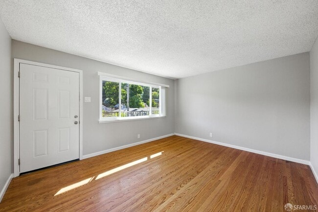 Building Photo - 1543 Berrellesa St