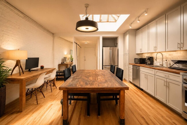 Building Photo - 354 Bowery-SI ID1035017P