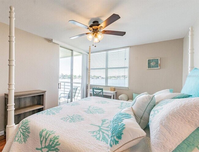 Building Photo - 6081 Bahia Del Mar Cir N